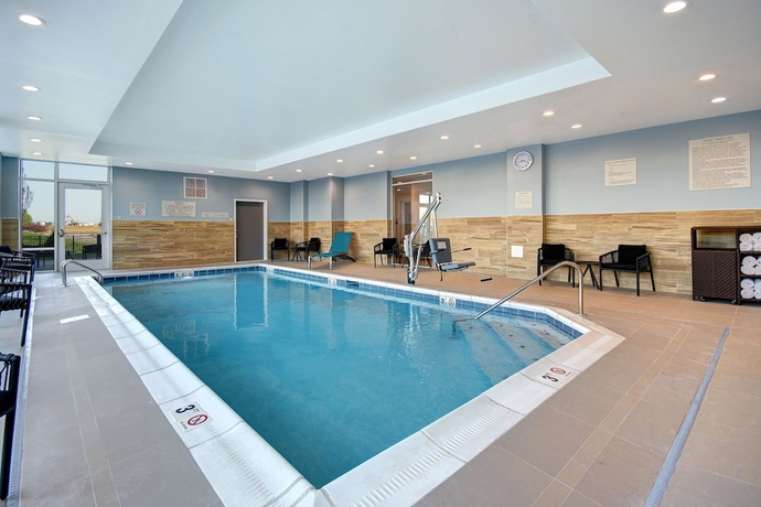 Imagen de la piscina del Hotel TownePlace Suites by Marriott Cincinnati Airport South. Foto 19