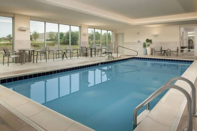 Imagen de la piscina del Hotel TownePlace Suites by Marriott Cincinnati Mason. Foto 20