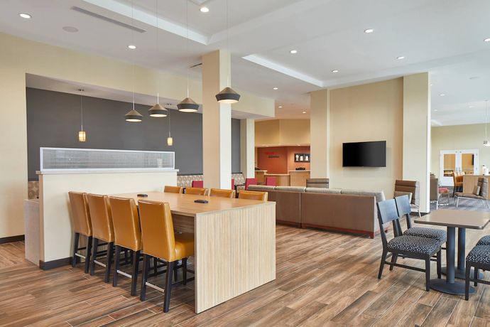 Imagen de los interiores del Hotel TownePlace Suites by Marriott Columbus North - OSU. Foto 19