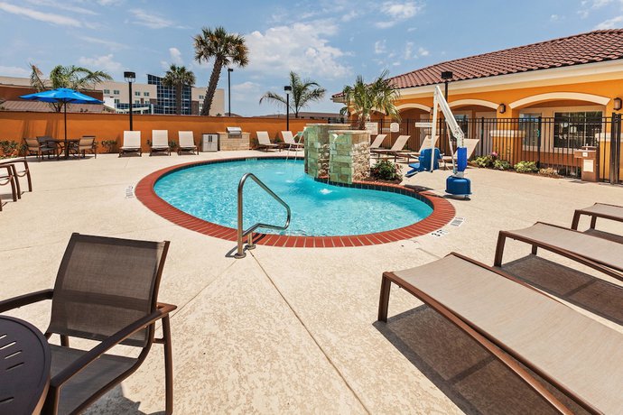 Imagen de la piscina del Hotel TownePlace Suites by Marriott Corpus Christi. Foto 17
