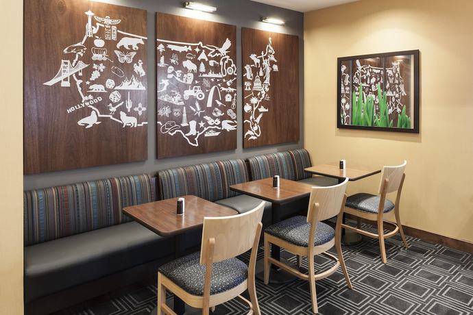 Imagen del bar/restaurante del Hotel TownePlace Suites by Marriott Dallas Las Colinas. Foto 4