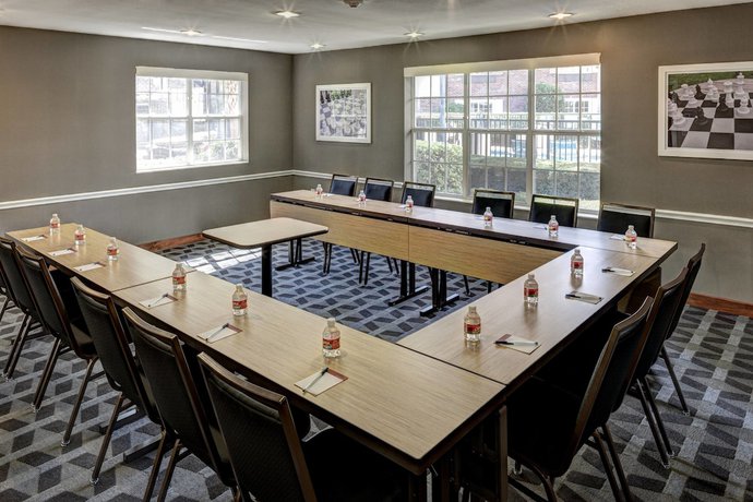 Imagen de los interiores del Hotel TownePlace Suites by Marriott Dallas Las Colinas. Foto 16