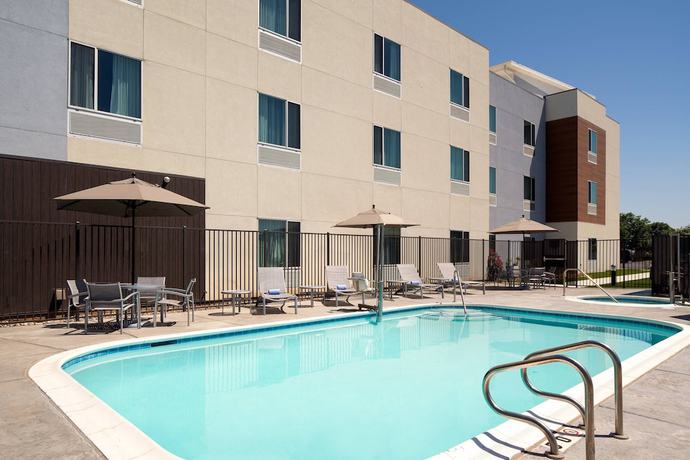 Imagen de la piscina del Hotel TownePlace Suites by Marriott Fresno Clovis. Foto 20