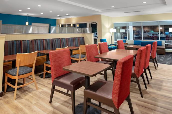 Imagen del bar/restaurante del Hotel TownePlace Suites by Marriott Gainesville. Foto 2
