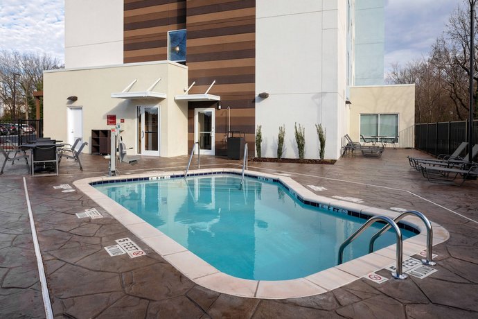 Imagen de la piscina del Hotel TownePlace Suites by Marriott Gainesville. Foto 20