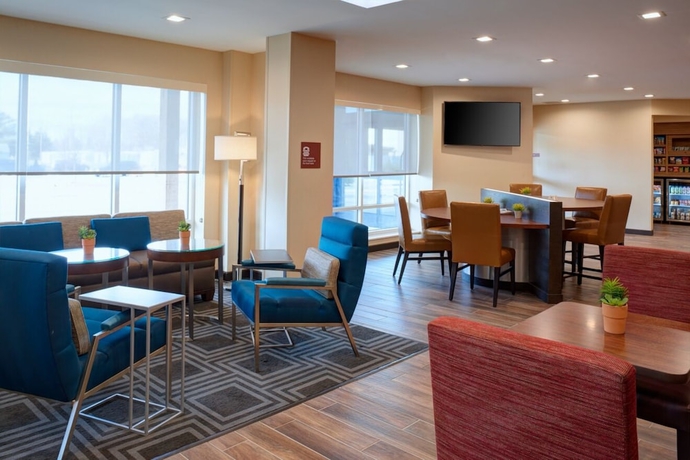 Imagen de los interiores del Hotel TownePlace Suites by Marriott Grand Rapids Airport. Foto 13