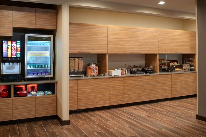 Imagen del bar/restaurante del Hotel TownePlace Suites by Marriott Grand Rapids Airport. Foto 2
