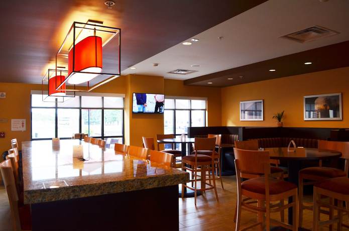 Imagen del bar/restaurante del Hotel TownePlace Suites by Marriott Harrisburg West/Mechanicsburg. Foto 3