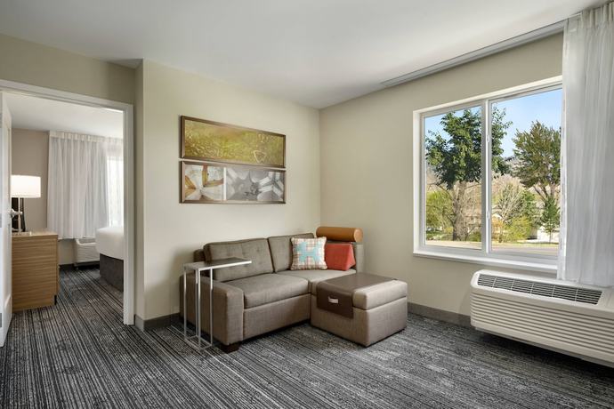 Imagen de la habitación del Hotel TownePlace Suites by Marriott Logan. Foto 8