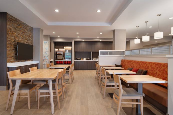 Imagen del bar/restaurante del Hotel TownePlace Suites by Marriott Logan. Foto 4