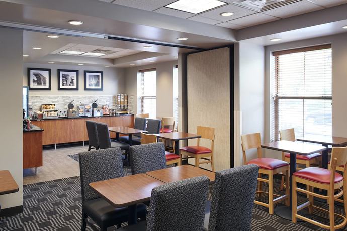 Imagen del bar/restaurante del Hotel TownePlace Suites by Marriott Minneapolis Downtown/North Loop. Foto 3