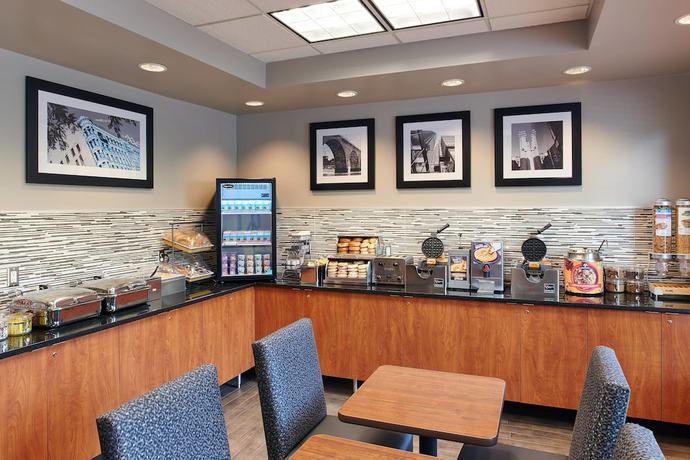 Imagen del bar/restaurante del Hotel TownePlace Suites by Marriott Minneapolis Downtown/North Loop. Foto 4