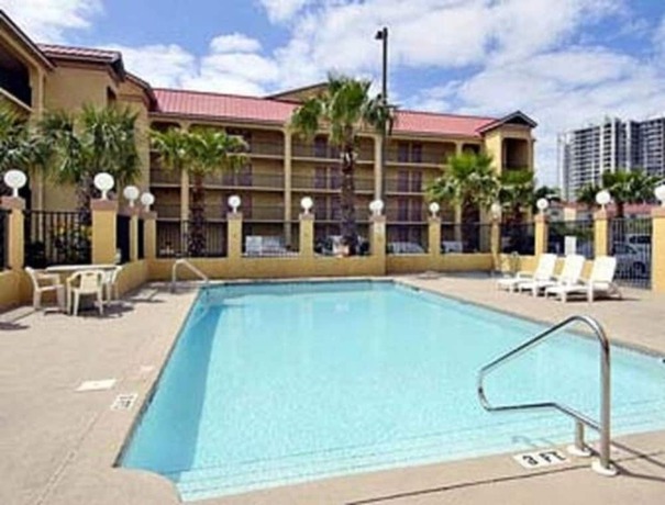 Imagen de la piscina del Hotel TownePlace Suites by Marriott Miramar Beach Destin. Foto 19
