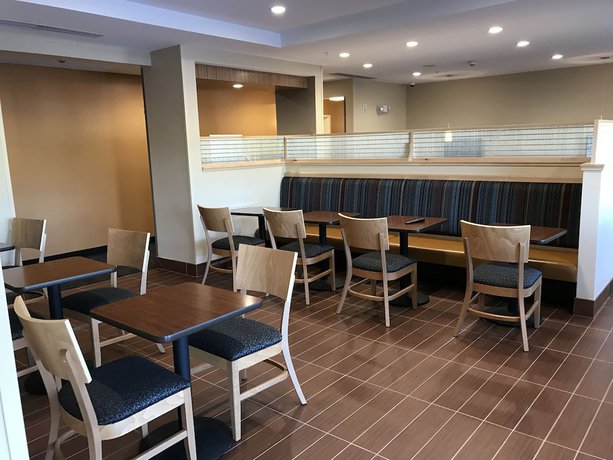 Imagen de los interiores del Hotel TownePlace Suites by Marriott New Hartford. Foto 18