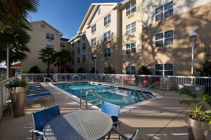 Imagen de la piscina del Hotel TownePlace Suites by Marriott Pensacola. Foto 20
