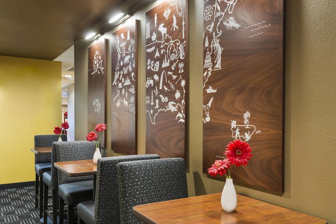 Imagen del bar/restaurante del Hotel TownePlace Suites by Marriott Pensacola. Foto 2