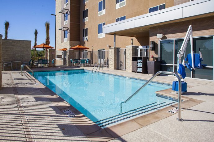 Imagen de la piscina del Hotel TownePlace Suites by Marriott Phoenix Chandler/Fashion Center. Foto 17