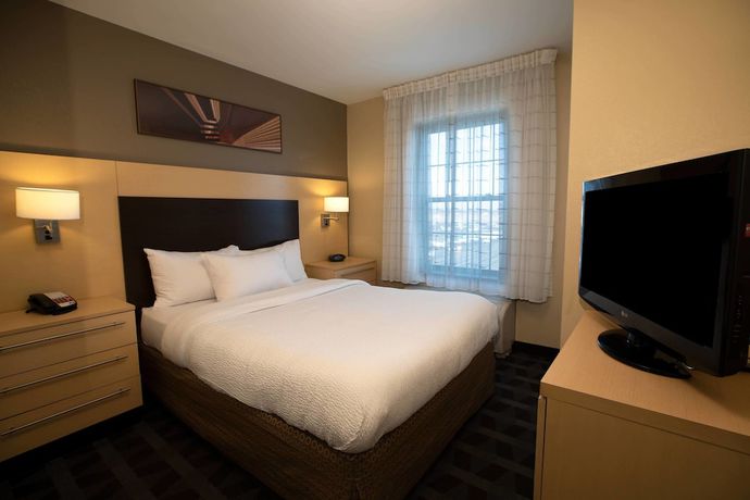 Imagen de la habitación del Hotel TownePlace Suites by Marriott Republic Airport Long Island. Foto 4