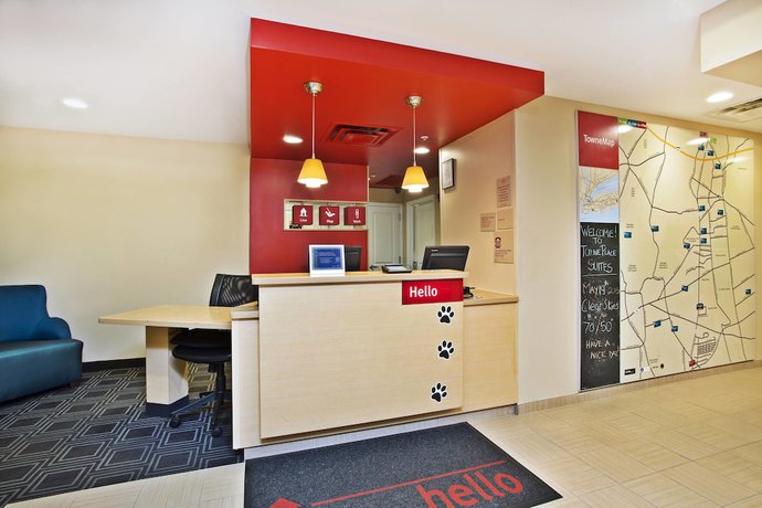 Imagen de los interiores del Hotel TownePlace Suites by Marriott Republic Airport Long Island. Foto 7