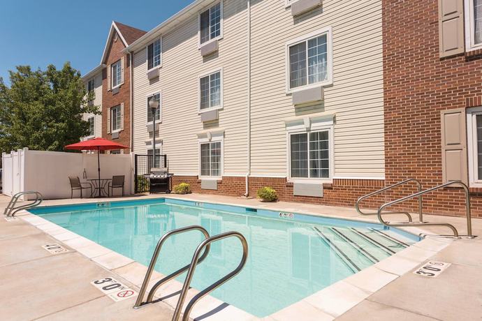 Imagen de la piscina del Hotel TownePlace Suites by Marriott Salt Lake City Layton. Foto 20