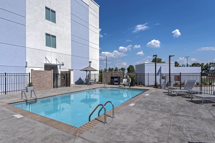 Imagen de la piscina del Hotel Towneplace Suites Baton Rouge Port Allen. Foto 15