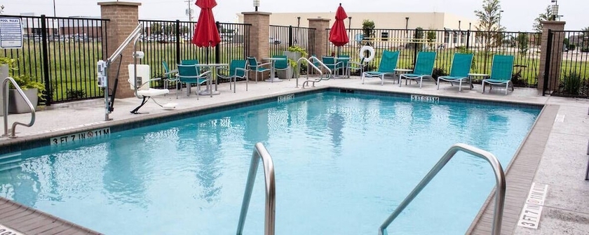 Imagen de la piscina del Hotel Towneplace Suites Beaumont Port Arthur. Foto 19