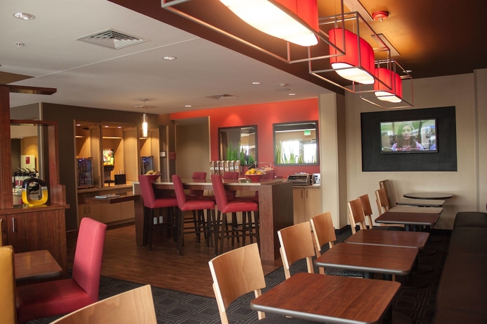 Imagen del bar/restaurante del Hotel Towneplace Suites Beaumont Port Arthur. Foto 4