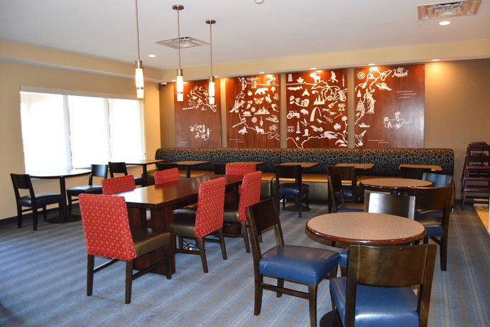 Imagen de los interiores del Hotel Towneplace Suites By Marriott Alexandria. Foto 11