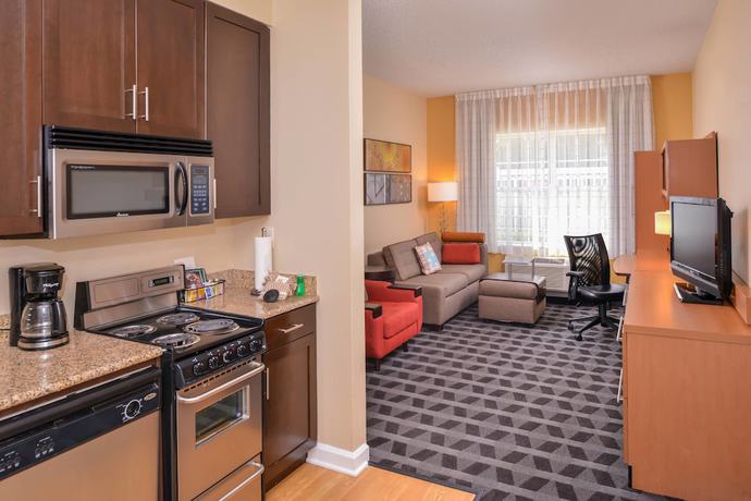 Imagen de la piscina del Hotel Towneplace Suites By Marriott Arundel Mills. Foto 20