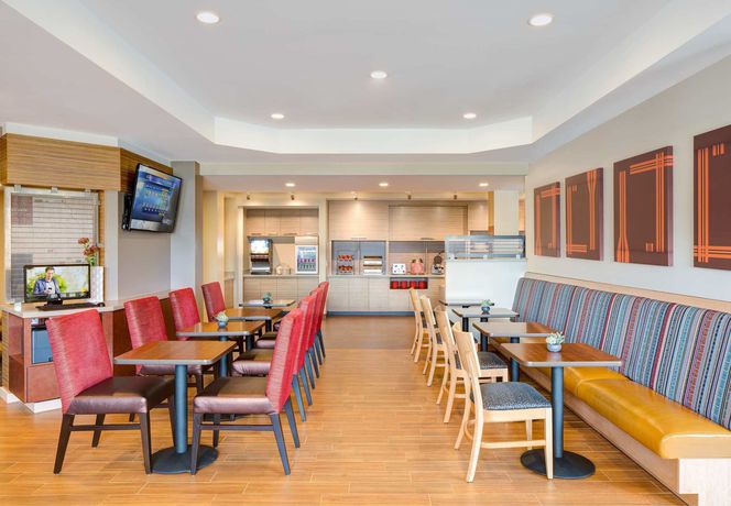 Imagen del bar/restaurante del Hotel Towneplace Suites By Marriott Auburn. Foto 2