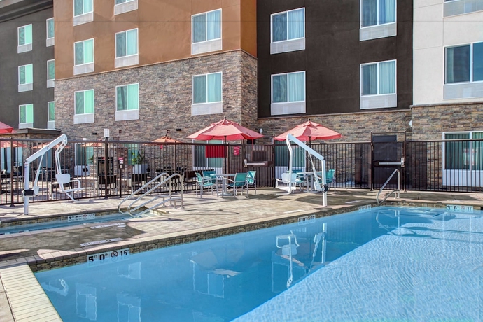 Imagen de la piscina del Hotel Towneplace Suites By Marriott Bakersfield West. Foto 19