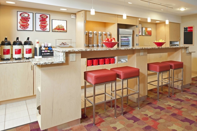 Imagen del bar/restaurante del Hotel Towneplace Suites By Marriott Bloomington. Foto 3