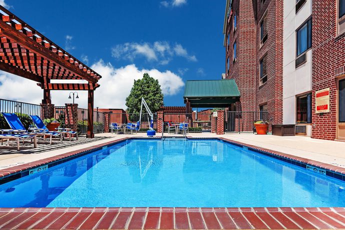 Imagen de la piscina del Hotel Towneplace Suites By Marriott Broken Arrow. Foto 8