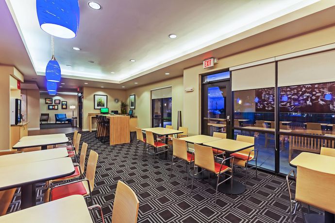 Imagen del bar/restaurante del Hotel Towneplace Suites By Marriott Broken Arrow. Foto 2