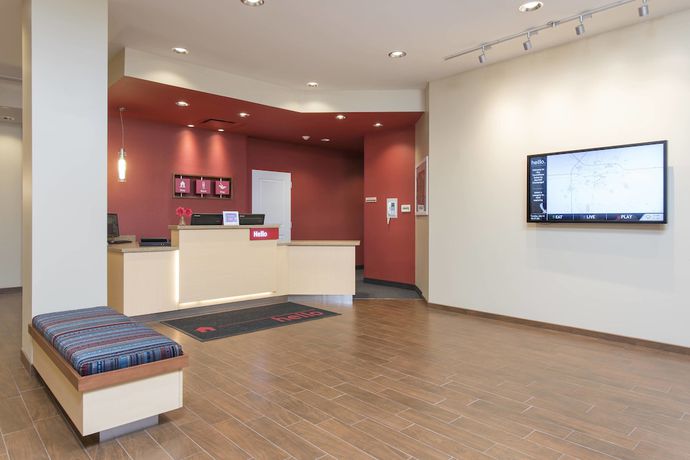 Imagen de los interiores del Hotel Towneplace Suites By Marriott Champaign. Foto 17