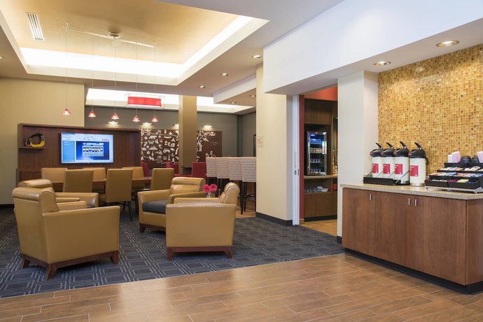 Imagen de los interiores del Hotel Towneplace Suites By Marriott Champaign. Foto 18