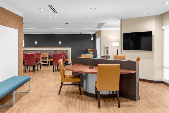 Imagen de los interiores del Hotel Towneplace Suites By Marriott Cincinnati Fairfield. Foto 17