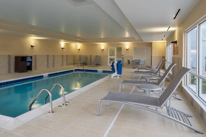 Imagen de la piscina del Hotel Towneplace Suites By Marriott Clarksville. Foto 16