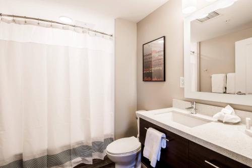 Imagen de la habitación del Hotel Towneplace Suites By Marriott Cleveland. Foto 17