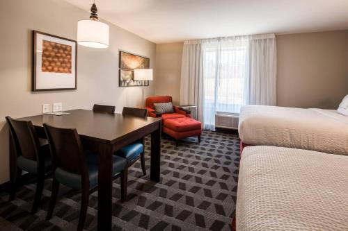 Imagen de la habitación del Hotel Towneplace Suites By Marriott Cleveland. Foto 18