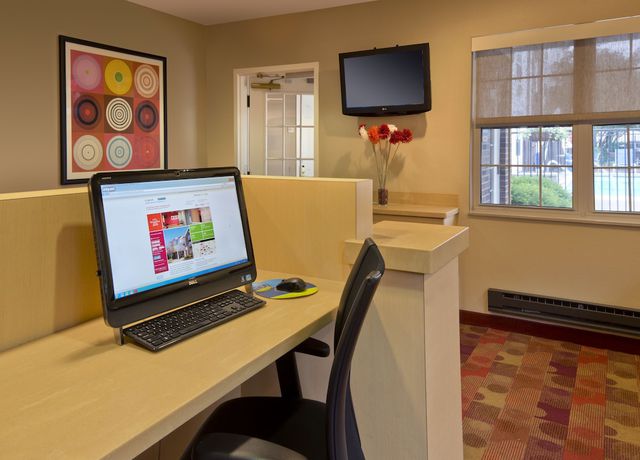 Imagen de los interiores del Hotel Towneplace Suites By Marriott Cleveland Westlake. Foto 16