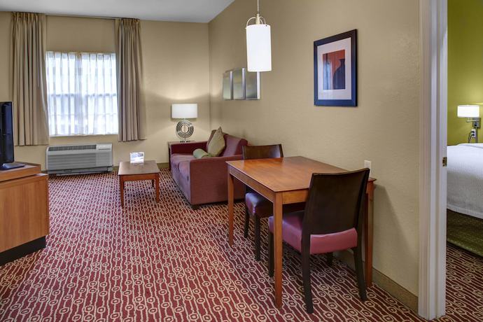 Imagen de la habitación del Hotel Towneplace Suites By Marriott Cleveland Westlake. Foto 6
