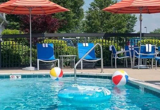 Imagen de la piscina del Hotel Towneplace Suites By Marriott Cleveland Westlake. Foto 20
