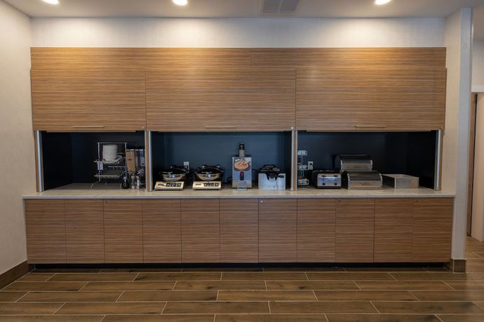 Imagen del bar/restaurante del Hotel Towneplace Suites By Marriott Clinton. Foto 3