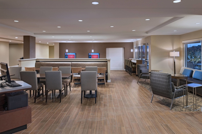 Imagen del bar/restaurante del Hotel Towneplace Suites By Marriott Columbia. Foto 7