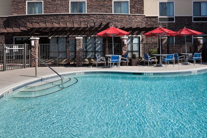 Imagen de la piscina del Hotel Towneplace Suites By Marriott Columbia Southeast/ft Jackson. Foto 19