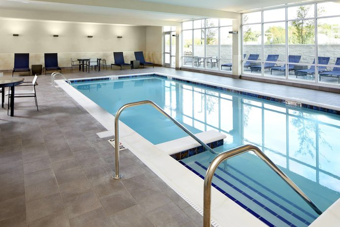 Imagen de la piscina del Hotel Towneplace Suites By Marriott Columbus Easton Area. Foto 20