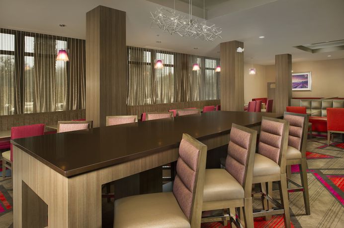 Imagen del bar/restaurante del Hotel Towneplace Suites By Marriott Dallas Dfw Airport N/grapevine. Foto 3