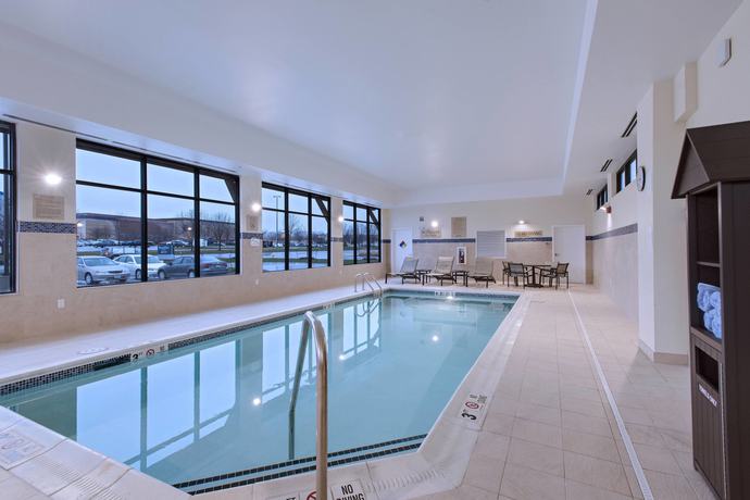 Imagen de la piscina del Hotel Towneplace Suites By Marriott Des Moines West/jordan Creek. Foto 18