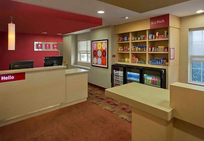 Imagen de los interiores del Hotel Towneplace Suites By Marriott Findlay. Foto 17